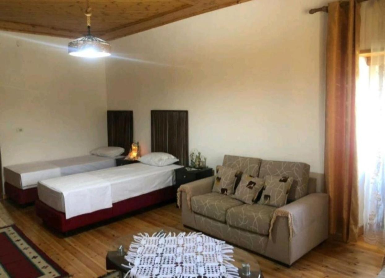 Miziriguesthouse Gjirokastër Екстериор снимка