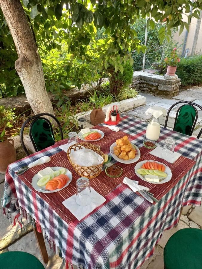 Miziriguesthouse Gjirokastër Екстериор снимка