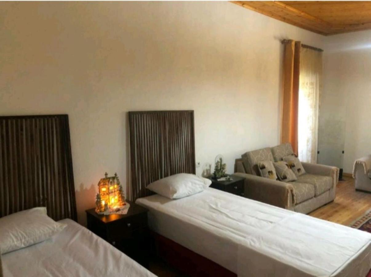 Miziriguesthouse Gjirokastër Екстериор снимка