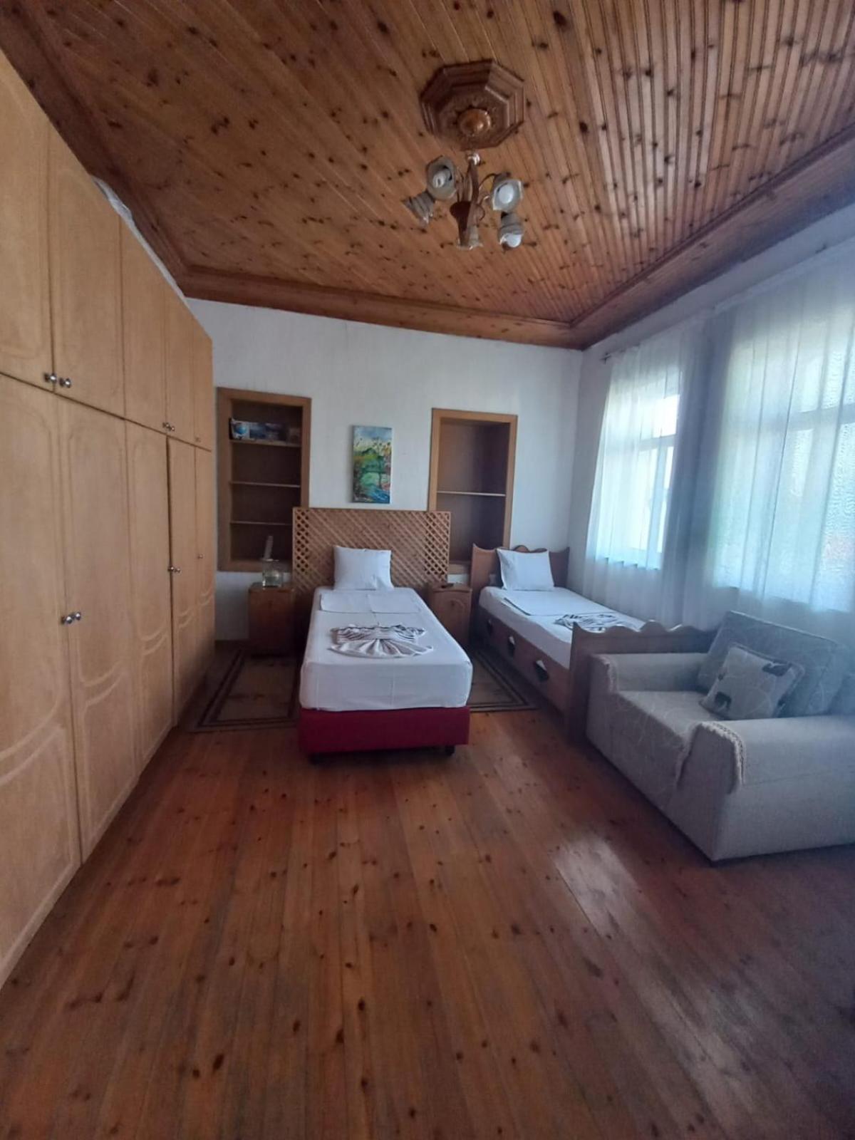 Miziriguesthouse Gjirokastër Екстериор снимка